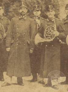 Gr. Ondřej Grill (vpravo) s kapelníkem Václavem Reitspiesem
