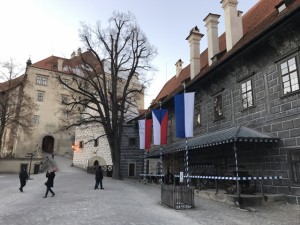 Prapor země České na zámku v Českém Krumlově v roce 2017